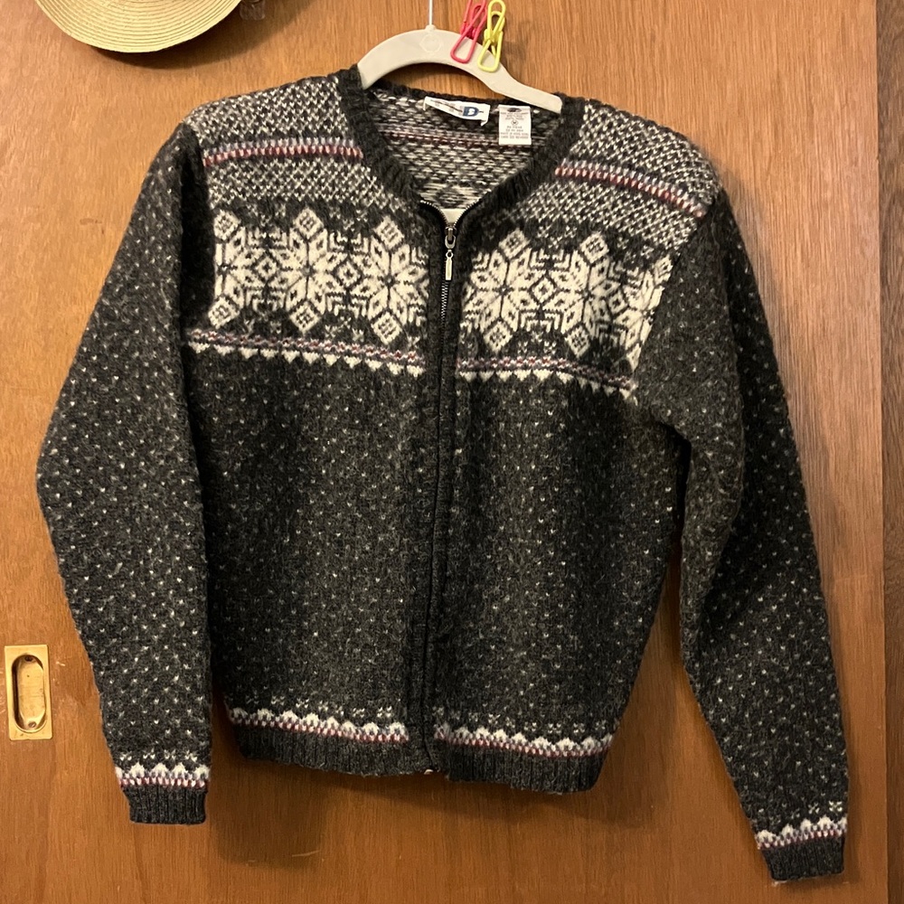 Elegant Gray and White Snowflake Zip Cardigan